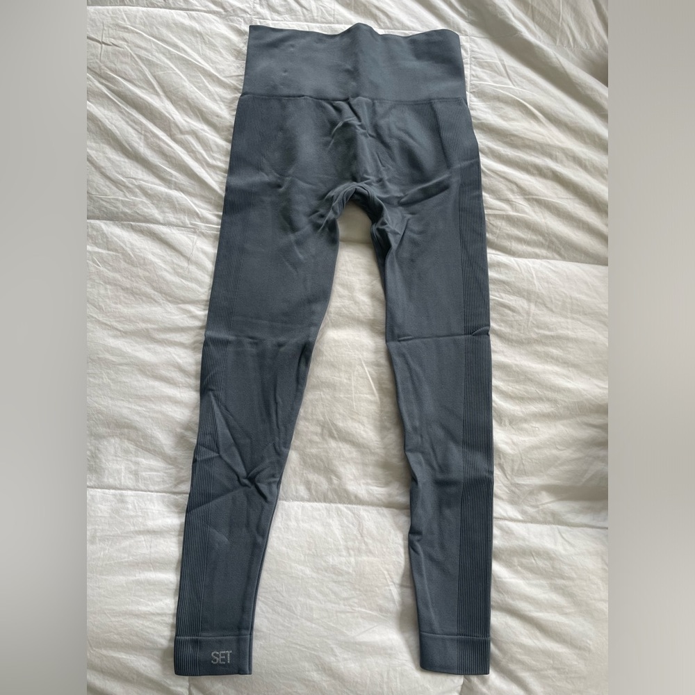 Set active leggings size small